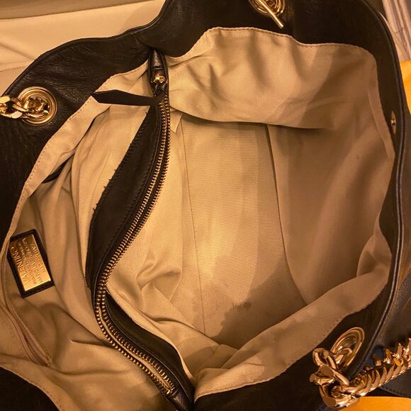 Valentino "Original" Verra Signature V-Logo Tote Retailed @$1,095 - Picture 11 of 13